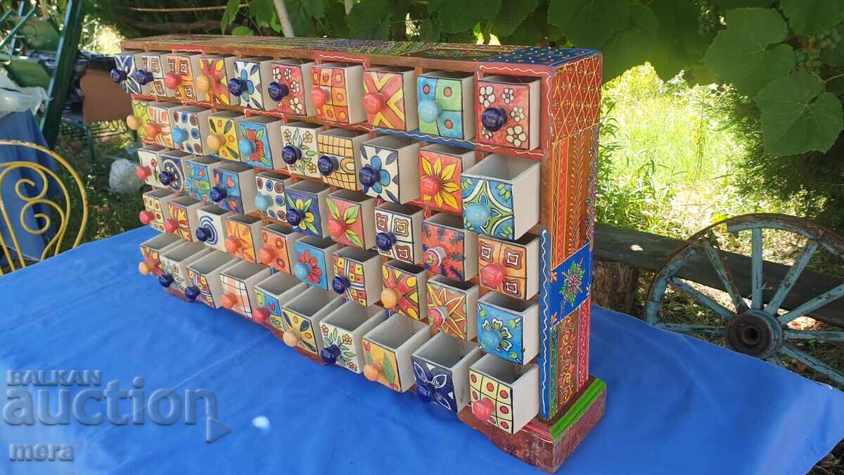 Comodă din lemn pictată manual cu 50 de sertare din porțelan colorat - 7 Comodă din lemn pictată manual cu 50 de sertare din porțelan colorat - 7