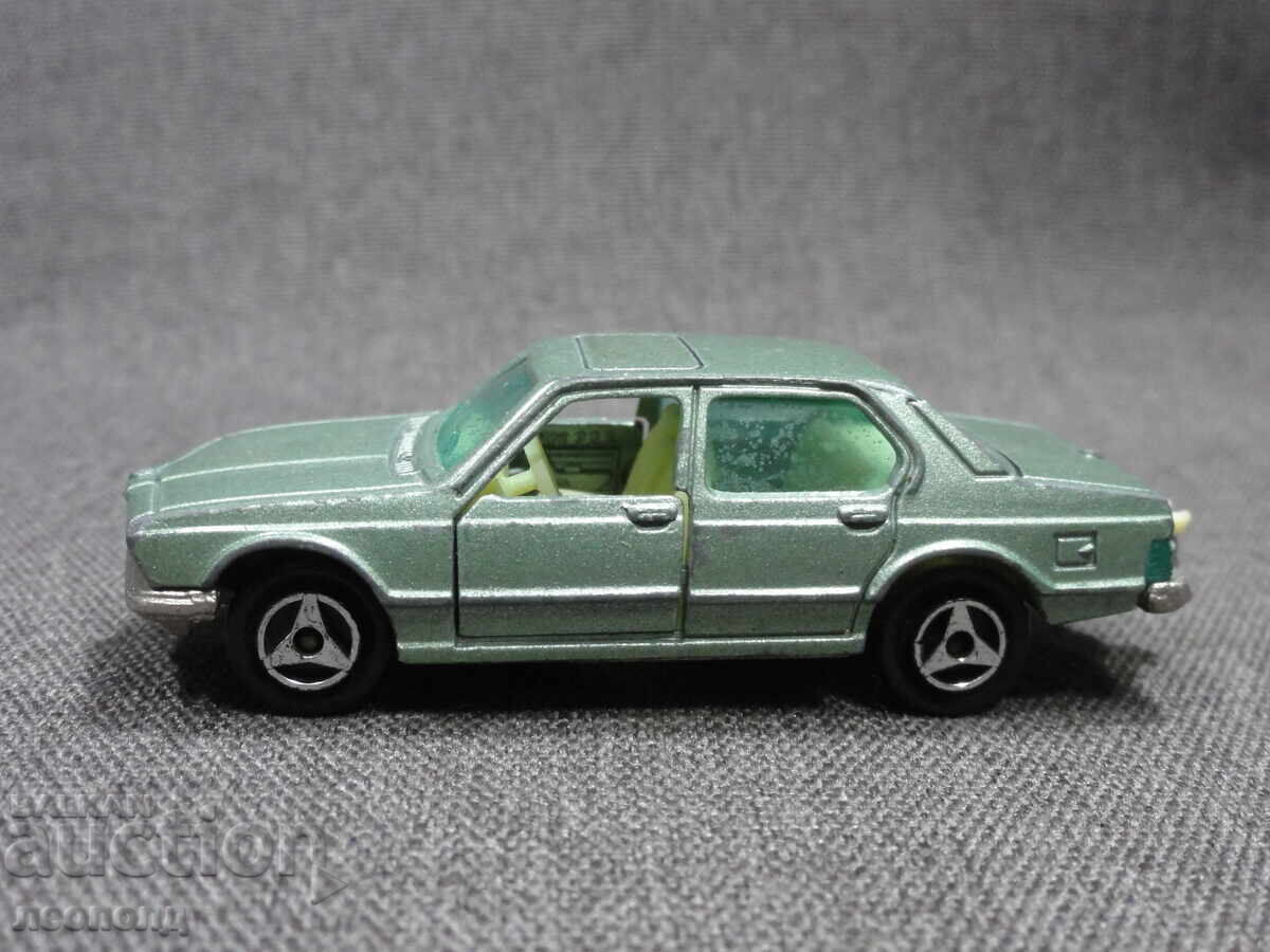 MAȘINUȚĂ METALICĂ RETRO VECHE MAJORETTE 256 BMW 733I E23 cu preț € 10.00 | 19.56 BGN