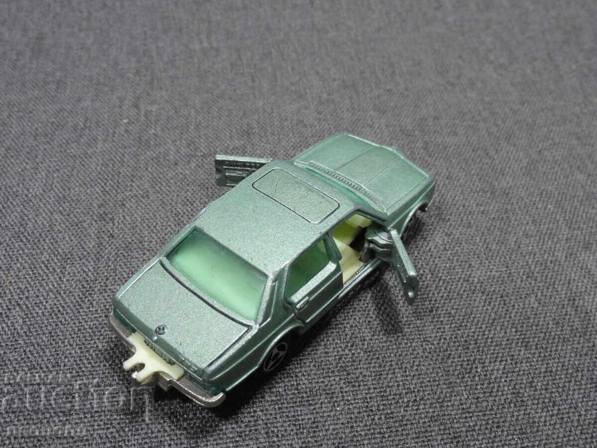 Livrarea MAȘINUȚĂ METALICĂ RETRO VECHE MAJORETTE 256 BMW 733I E23