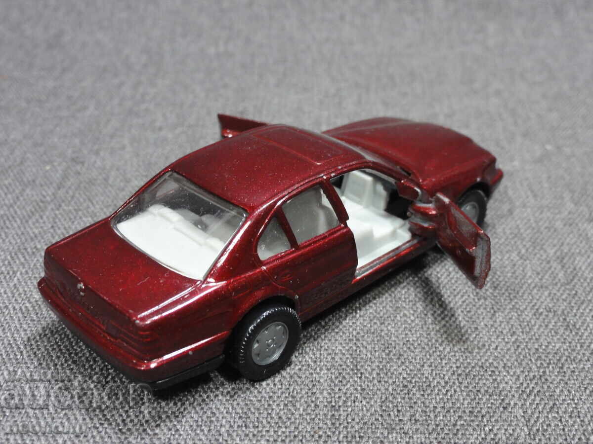 Livrarea VECHE MAȘINUȚĂ METALICĂ RETRO SIKU 1052 BMW 730I E38