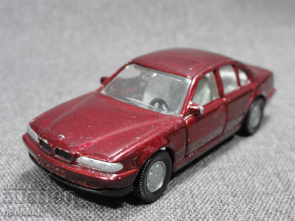 VECHE MAȘINUȚĂ METALICĂ RETRO SIKU 1052 BMW 730I E38