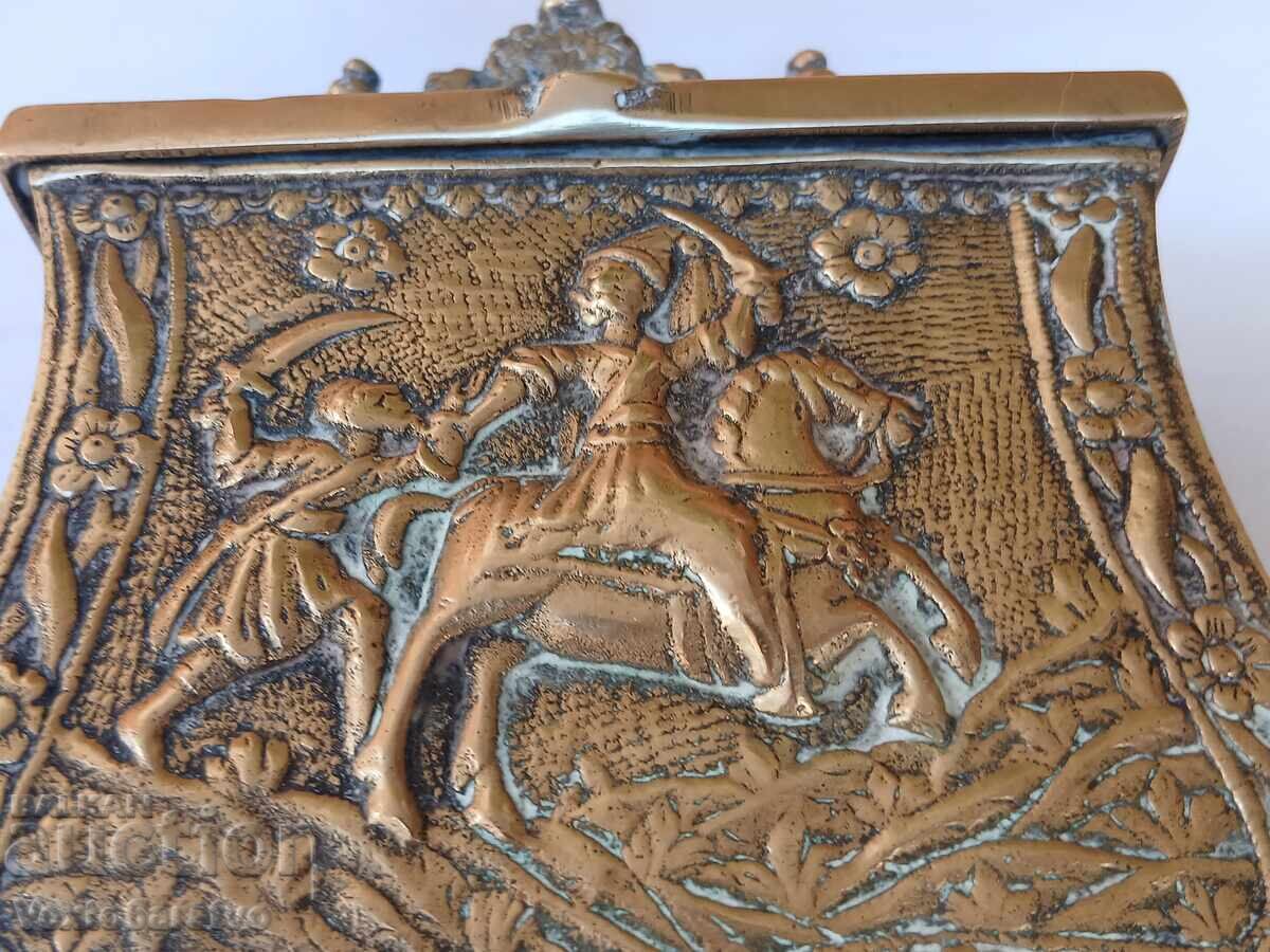 PULBERNIȚĂ, CARTUȘIERĂ, TEACĂ PENTRU CARTUȘE - BRONZ - SEC. XIX cu preț € 0.01 | 0.02 BGN
