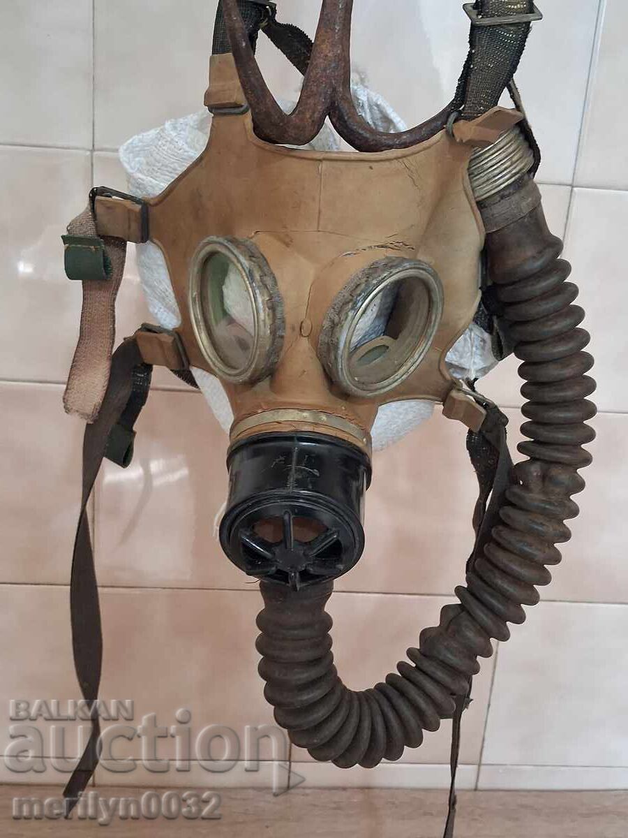 Mască de gaze de la un aparat respirator URSS din al Doilea Război Mondial cu preț € 38.97 | 76.22 BGN