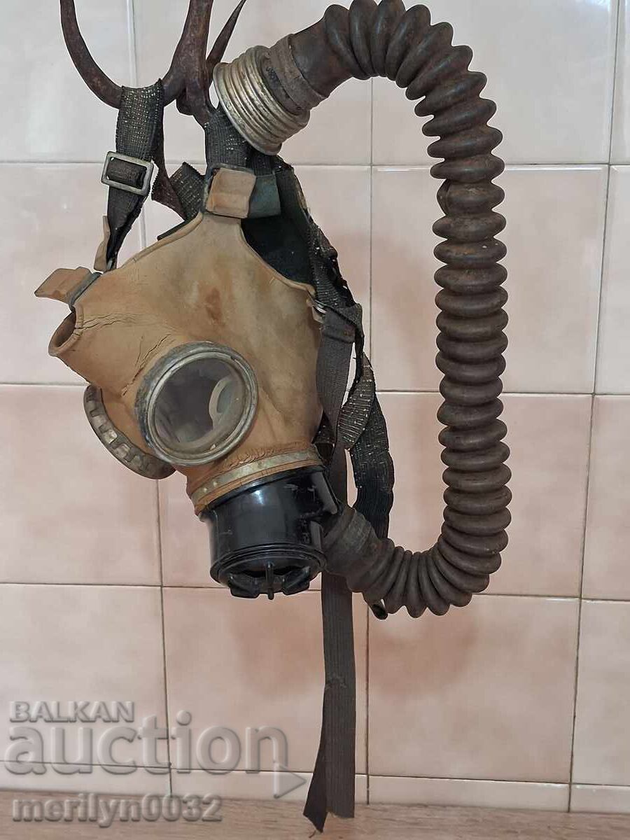 Mască de gaze de la un aparat respirator URSS din al Doilea Război Mondial