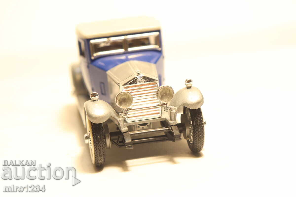 Delivery of 1/43 RIO ROLLS ROYCE TOY CAR RETRO MODEL