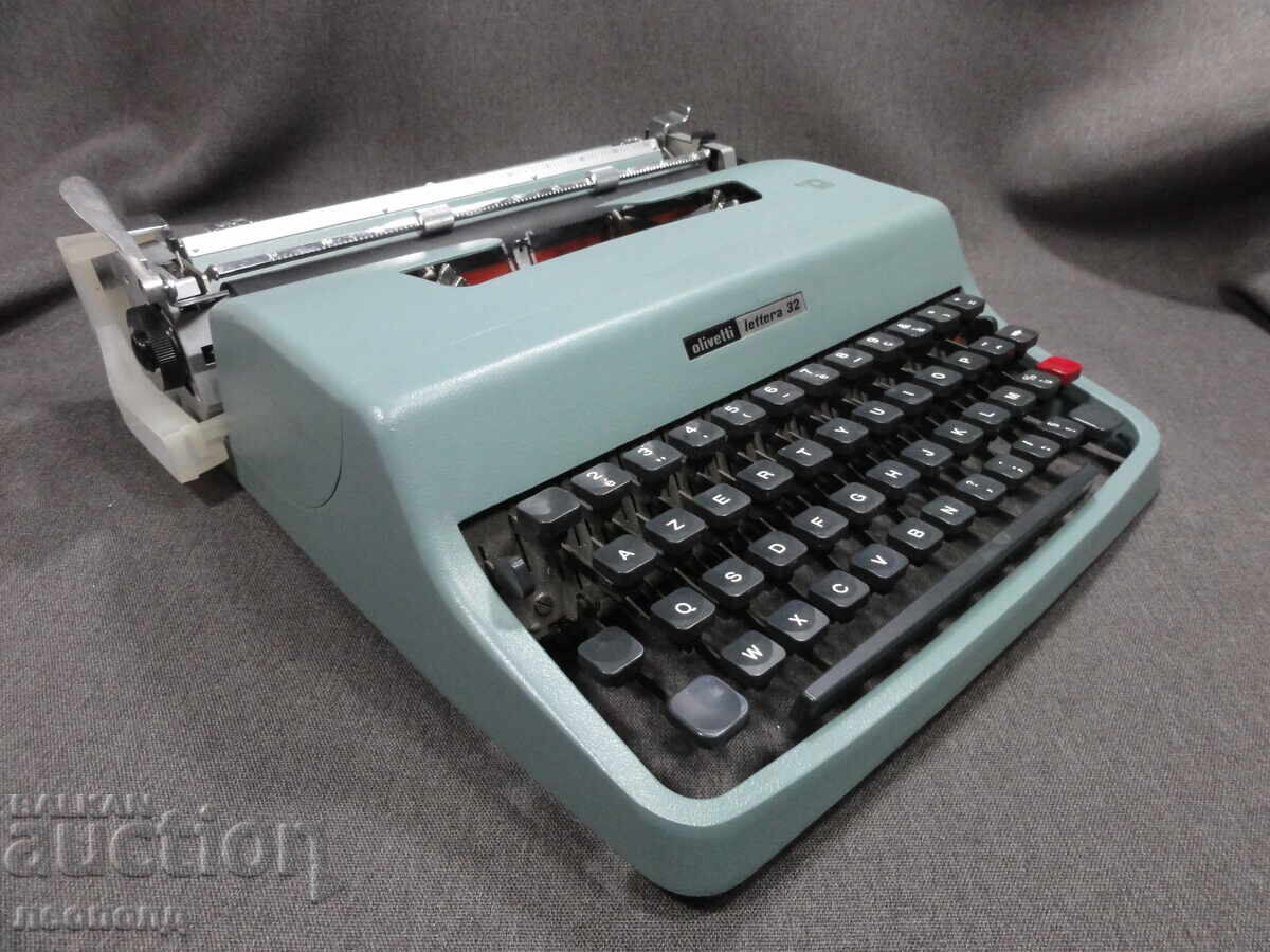 Доставка на СТАРА РЕТРО ПОРТАТИВНА ПИШЕЩА МАШИНА OLIVETTI LETTERA 32