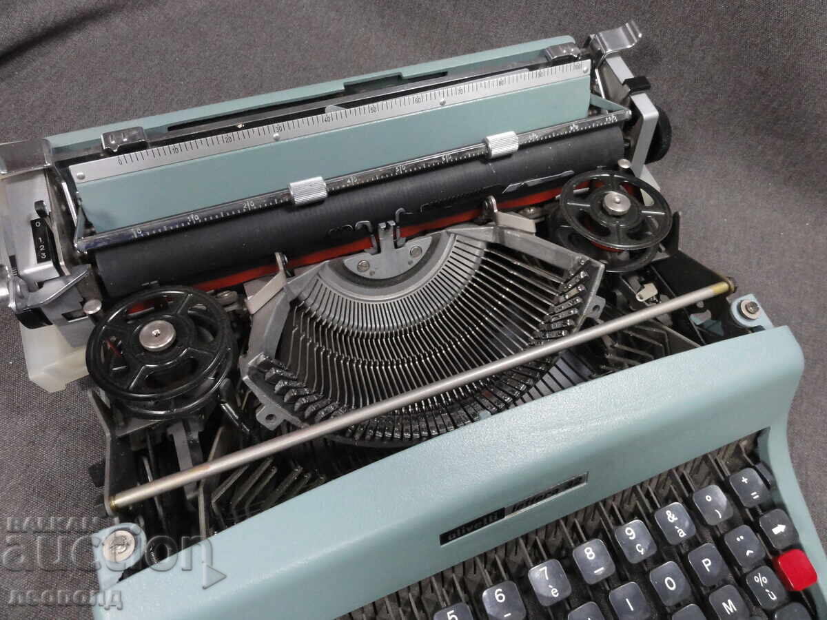СТАРА РЕТРО ПОРТАТИВНА ПИШЕЩА МАШИНА OLIVETTI LETTERA 32 - 5