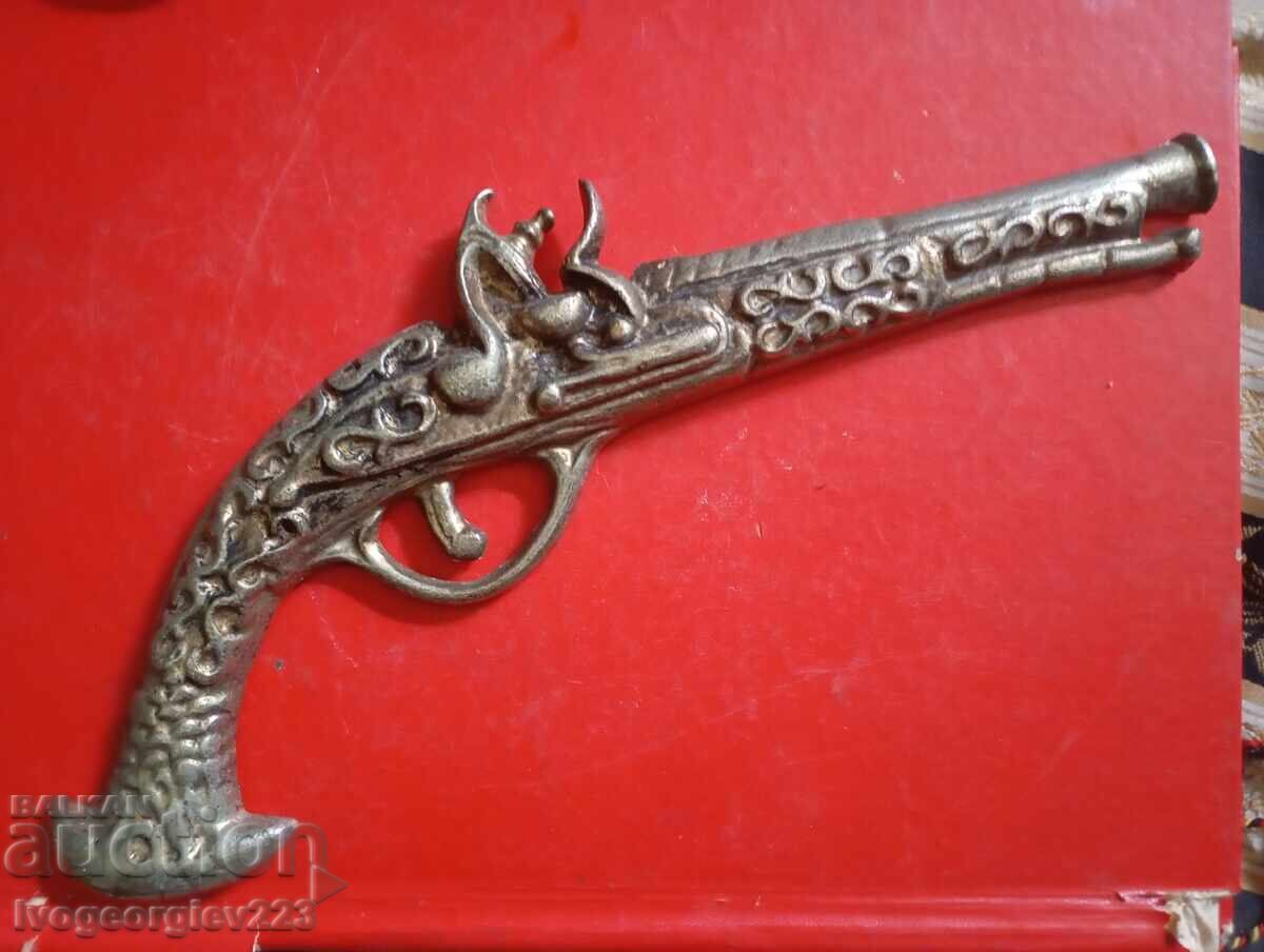 Pistol de decorare