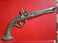 Pistol de decorare
