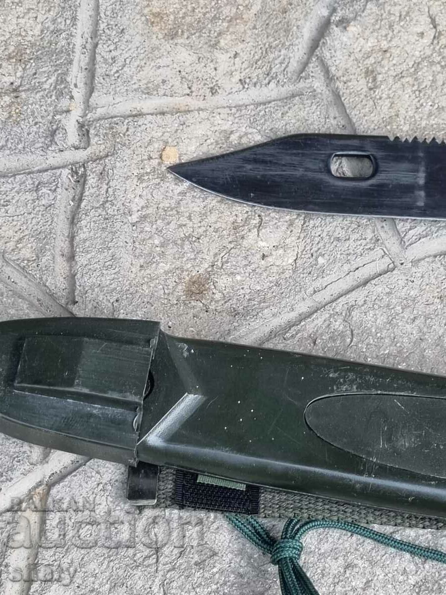 Παράδοση Στρατιωτικό μαχαίρι. Λούτσος.