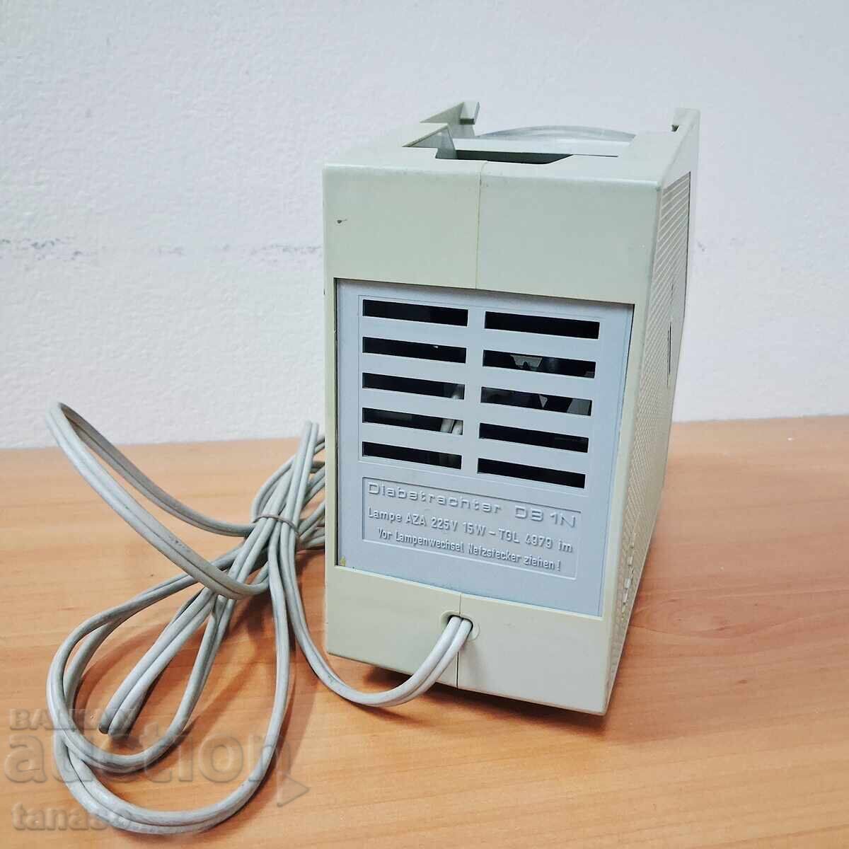 Proiector vechi Pentacon – RDG anii 1970 – 16×15×8 cm cu preț € 17.00 | 33.25 BGN Proiector vechi Pentacon – RDG anii 1970 – 16×15×8 cm cu preț € 17.00 | 33.25 BGN