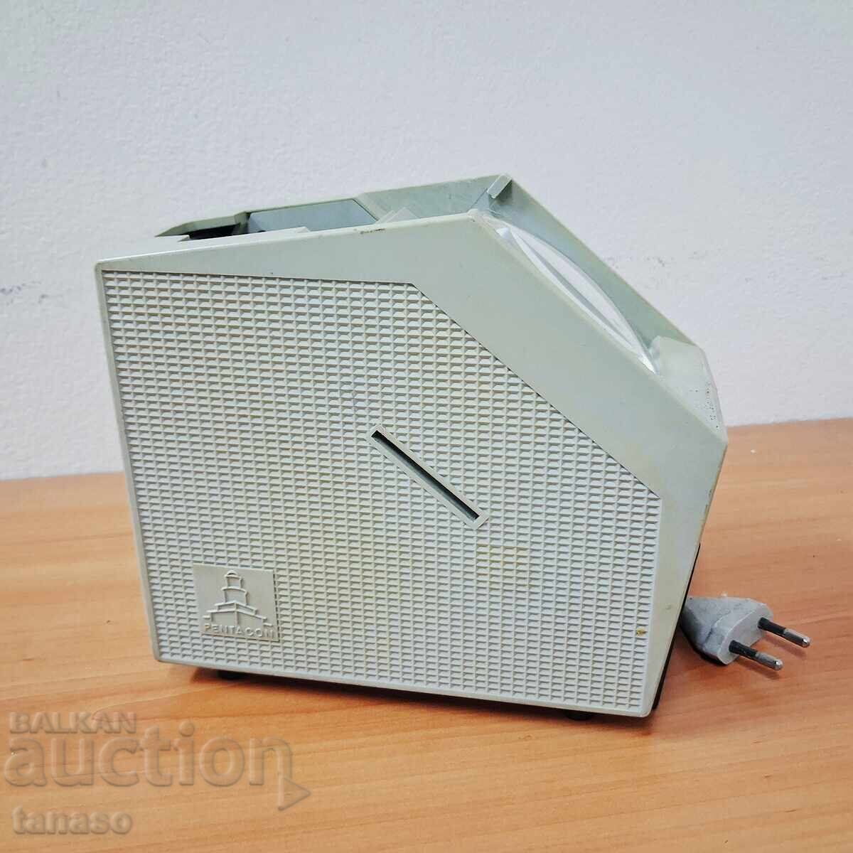 Proiector vechi Pentacon – RDG anii 1970 – 16×15×8 cm Proiector vechi Pentacon – RDG anii 1970 – 16×15×8 cm