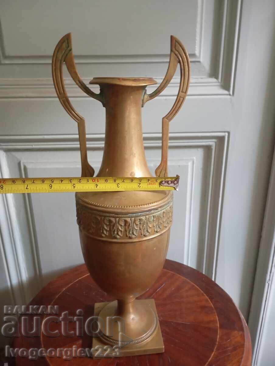 Vază veche cu mânere în stil Art Nouveau cu preț € 45.00 | 88.01 BGN Vază veche cu mânere în stil Art Nouveau cu preț € 45.00 | 88.01 BGN