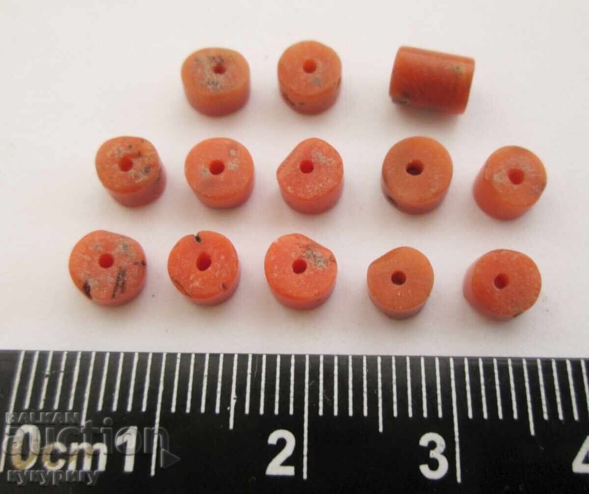 Licitație Lot de 13 mărgele din coral roșu natural, piese pentru bijuterii vechi