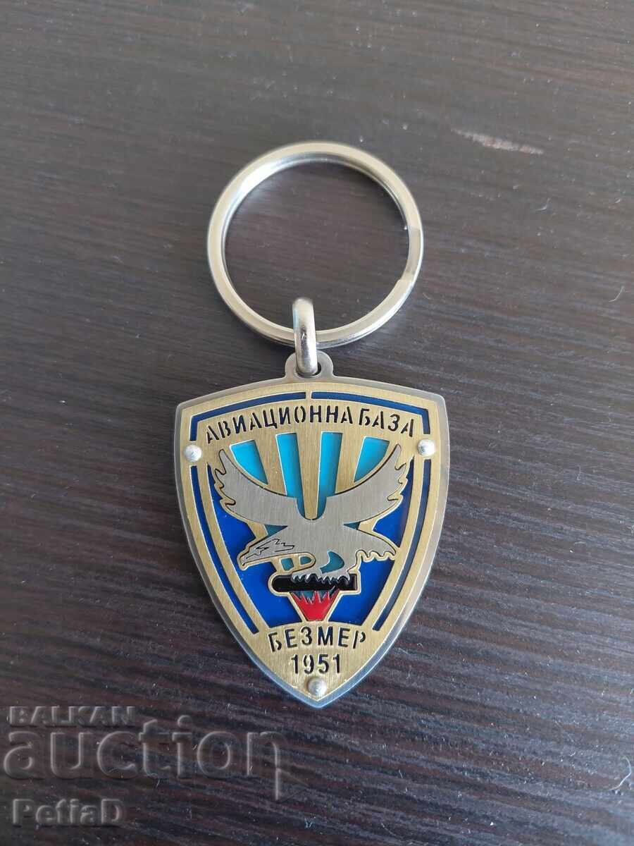 Breloc de la baza aeriană „Bezmer”, nefolosit