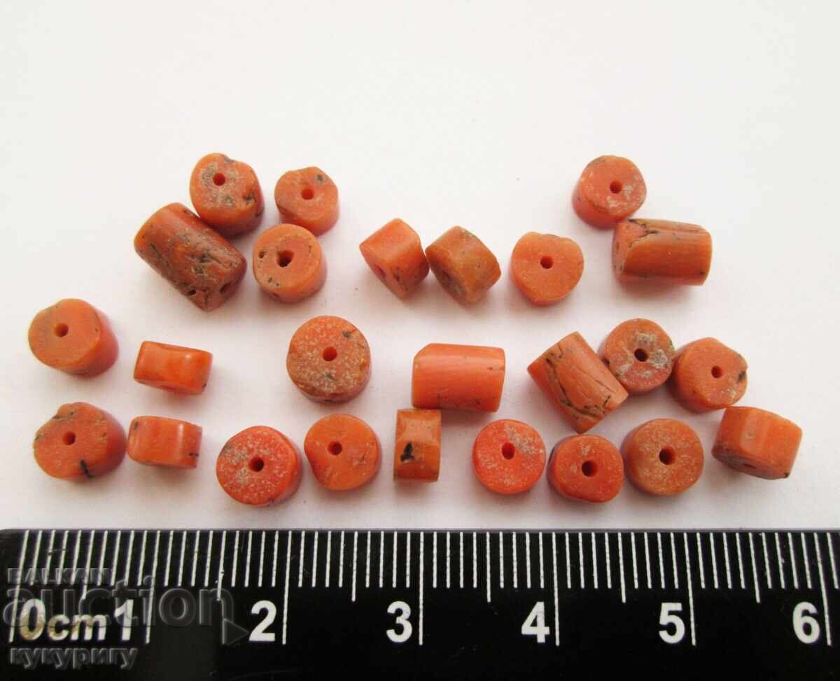 Lot de 25 mărgele din coral roșu natural, piese pentru bijuterii vechi cu preț € 70.00 | 136.91 BGN