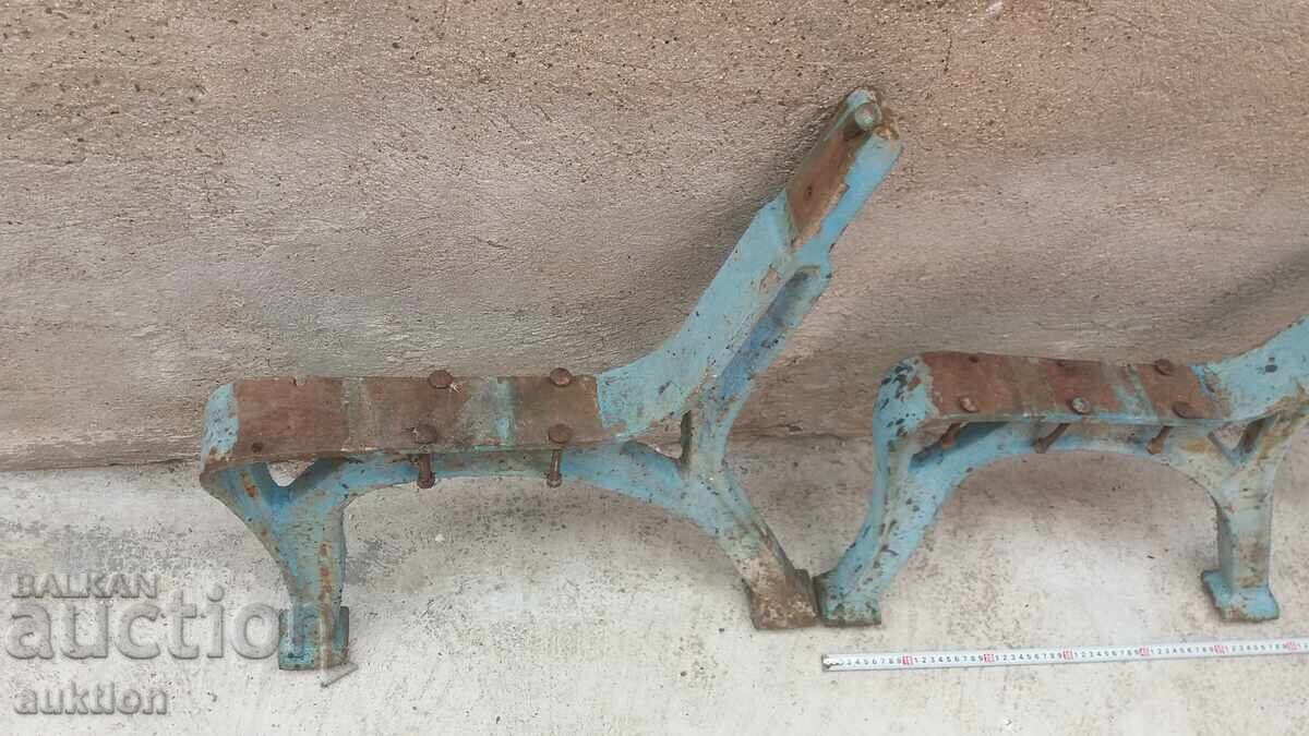 MASIVE PICIOARE DE BANCĂ DIN FONTĂ - 42 KG cu preț € 74.99 | 146.67 BGN