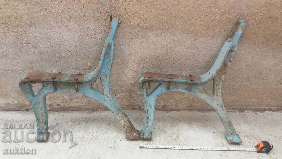 Licitație MASIVE PICIOARE DE BANCĂ DIN FONTĂ - 42 KG