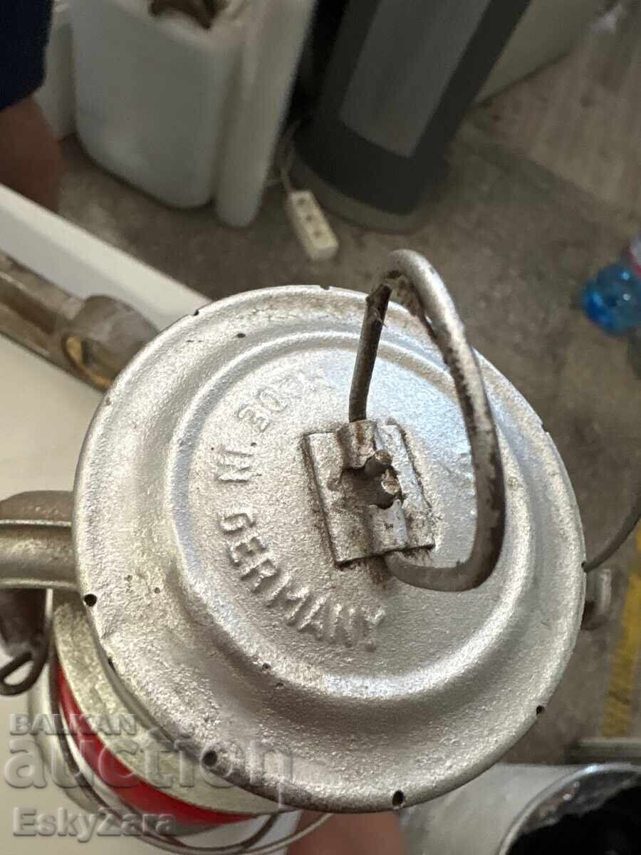 Licitație Lampă cu gaz germană BAT No. 159 cu sticlă roșie