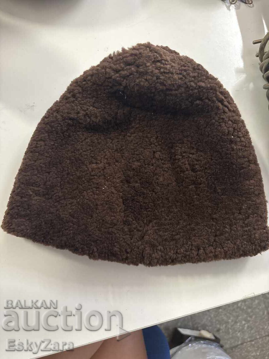 Licitație Căciulă de iarnă din blană naturală de miel / astrahan