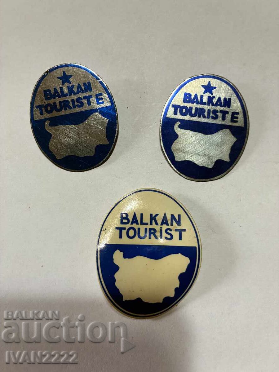 Продавам три стари значки