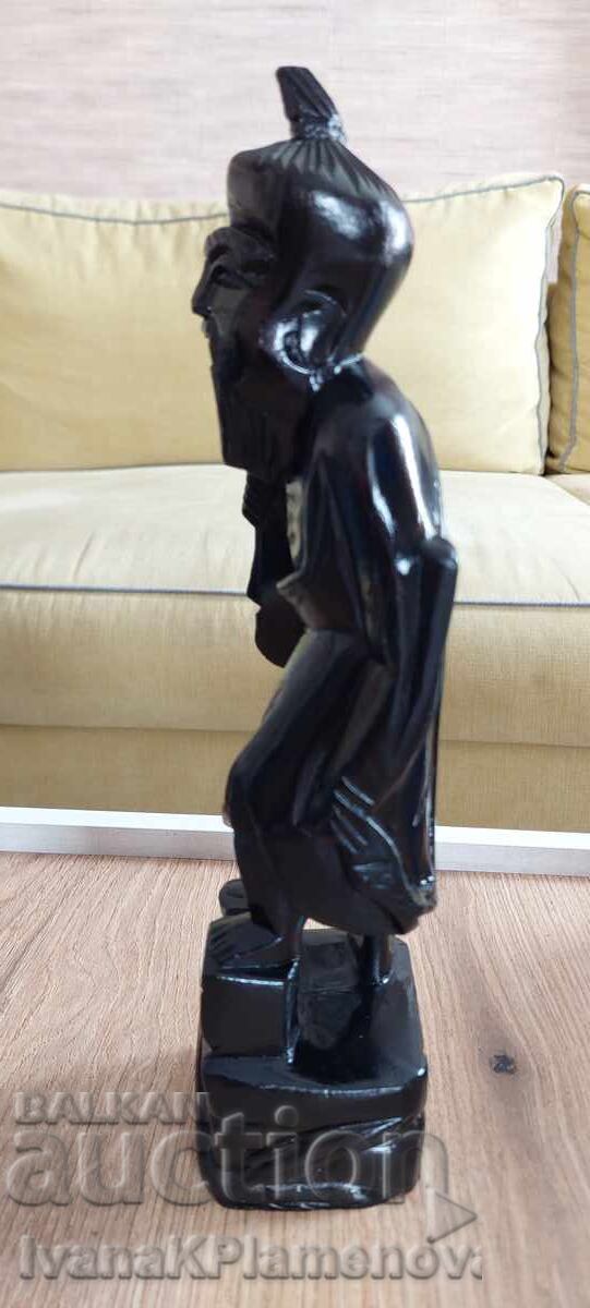 Livrarea Figurină sculptată în lemn pentru cunoscători, înălțime 30 cm