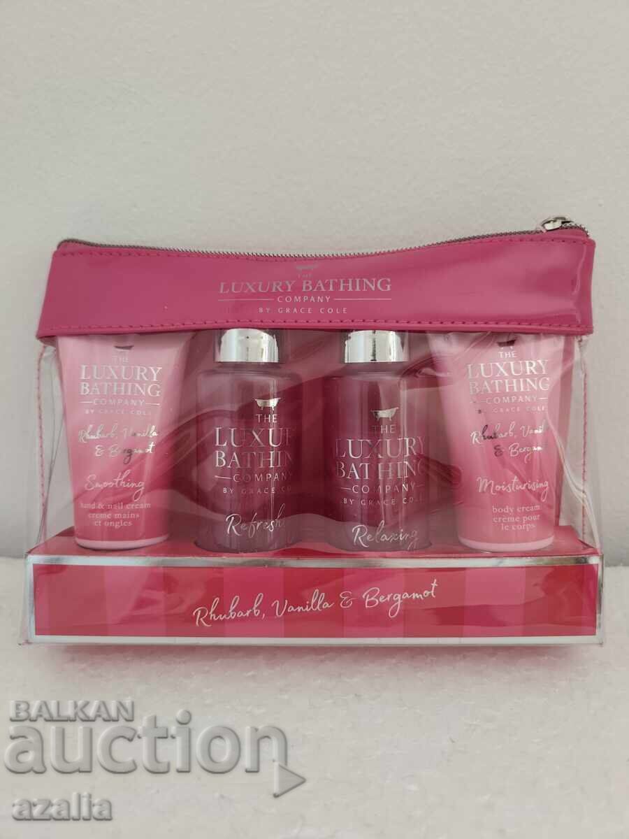 Auction  The Luxury Bathing Company Gift Set