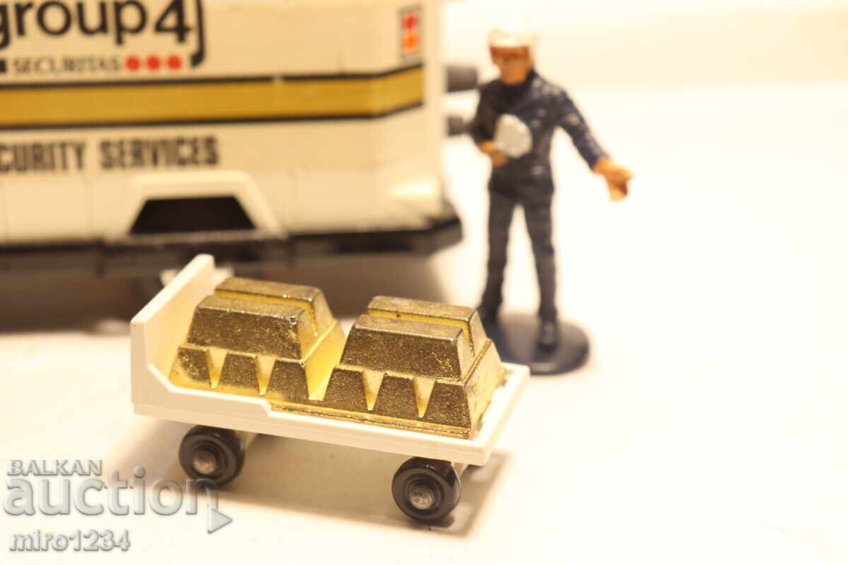 MATCHBOX INCASO KING SIZE MAȘINUȚĂ CAMION MODEL cu preț € 0.01 | 0.02 BGN