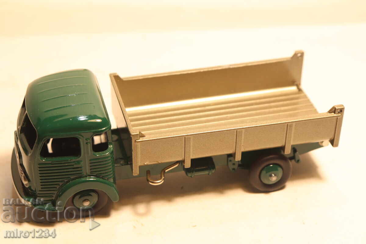 JUCĂRIE DINKY TOYS SIMCA CARGO CAMION MODEL cu preț € 0.01 | 0.02 BGN