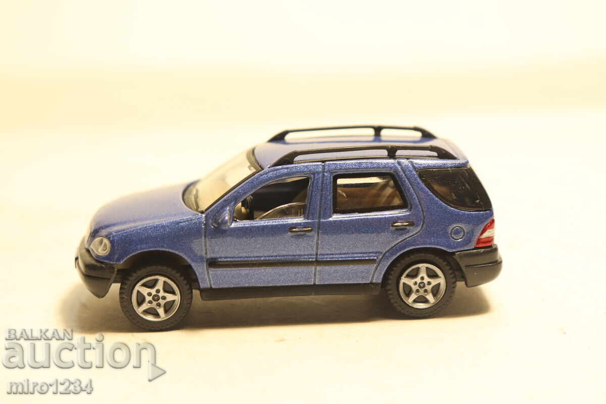 MODEL MAȘINUȚĂ MERCEDES BENZ ML 1/72