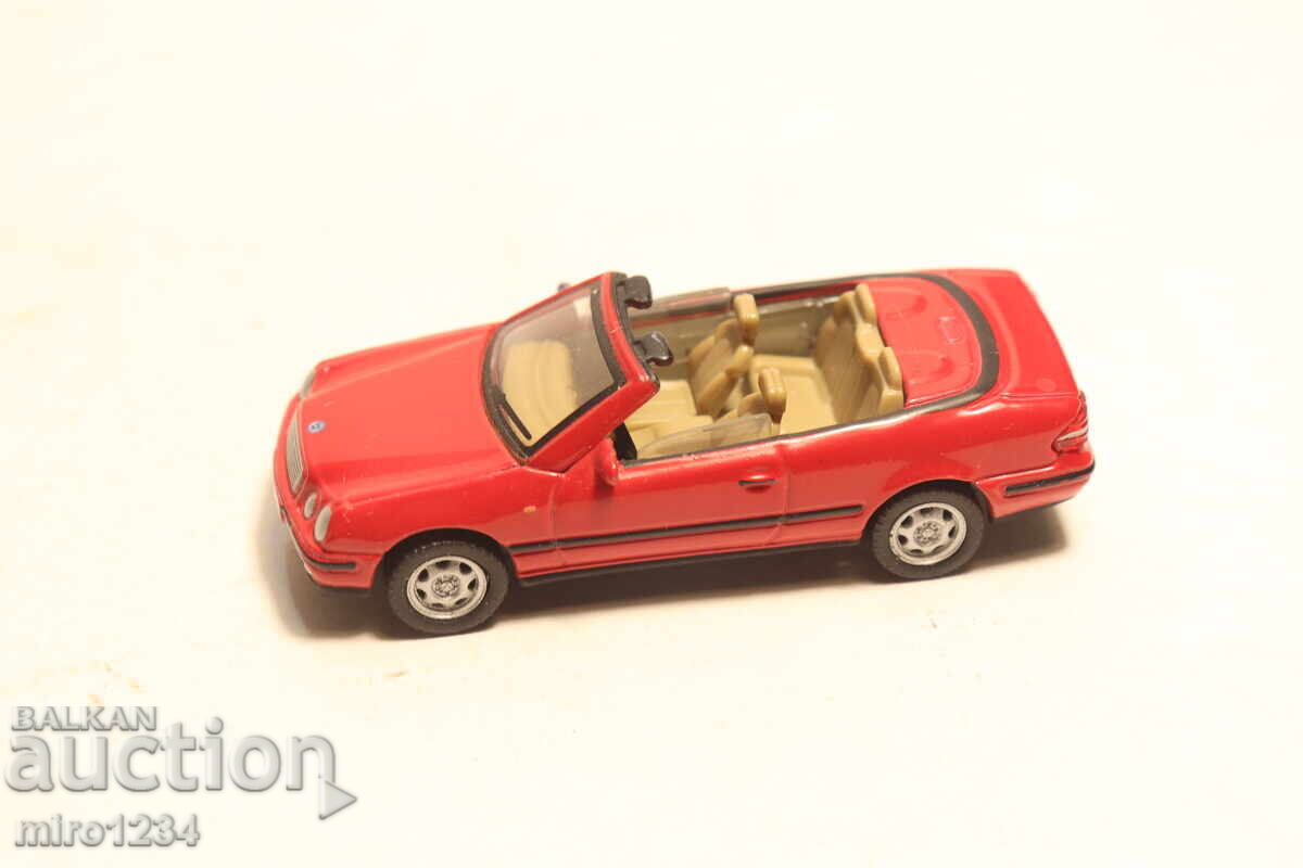 MODEL MAȘINĂ MERCEDES BENZ CLK 1/72 cu preț € 0.01 | 0.02 BGN