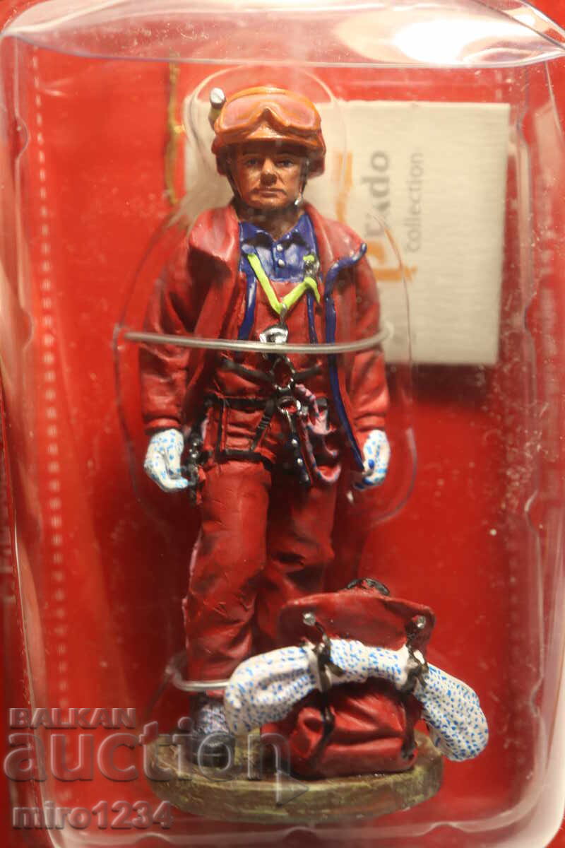 DEL PRADO FIREMAN FIREFIGHTER FIGURINE UNIFORM with price € 0.01 | 0.02 BGN
