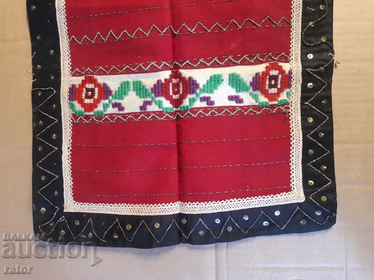 Delivery of Authentic apron with lace, metallic thread, sequins, folk costume