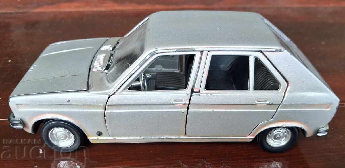 Παλιό μεταλλικό αυτοκινητάκι Polistil 1/25