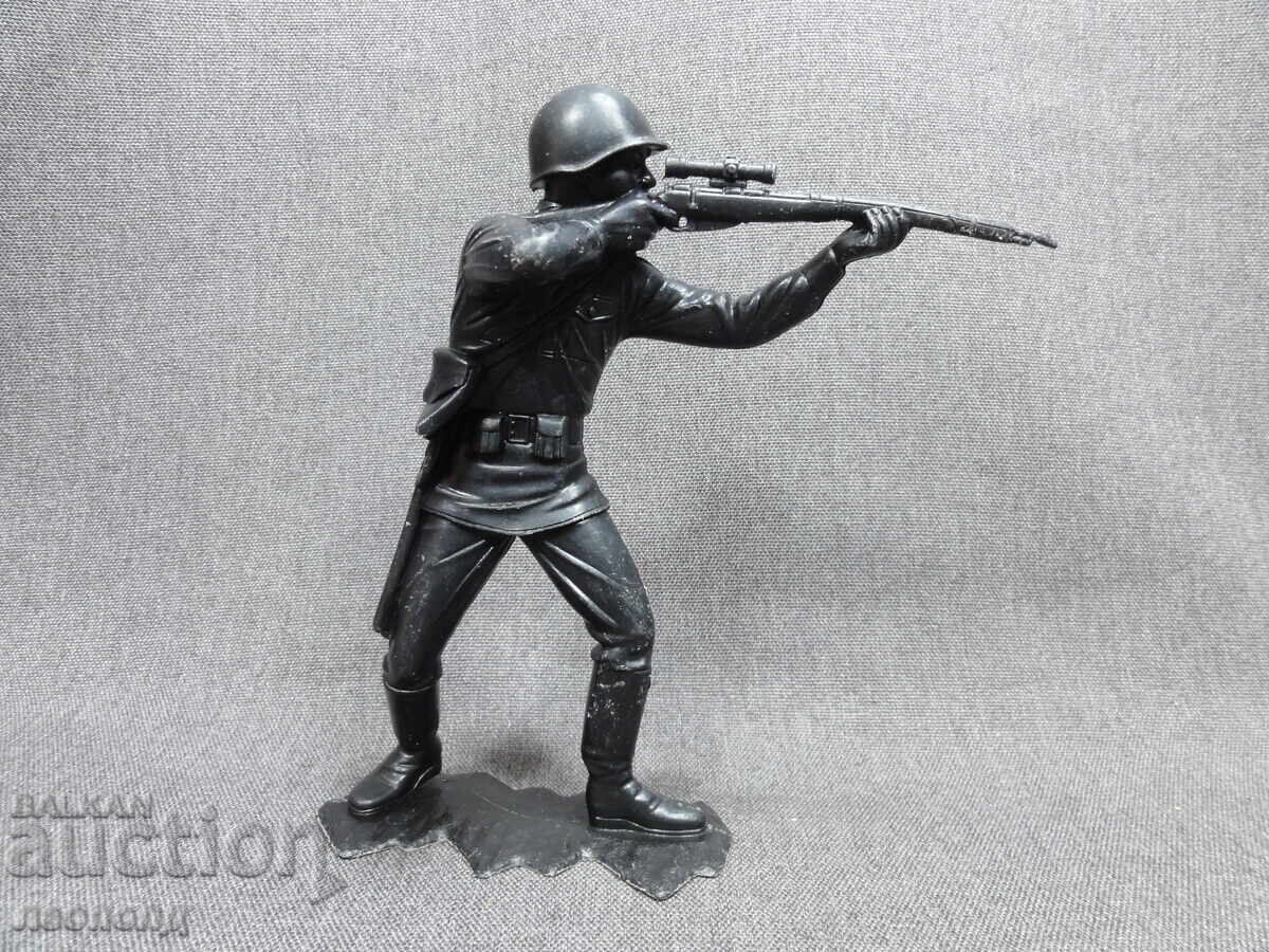 OLD RETRO USSR PLASTIC FIGURE RUSSIAN SOLDIER WWII