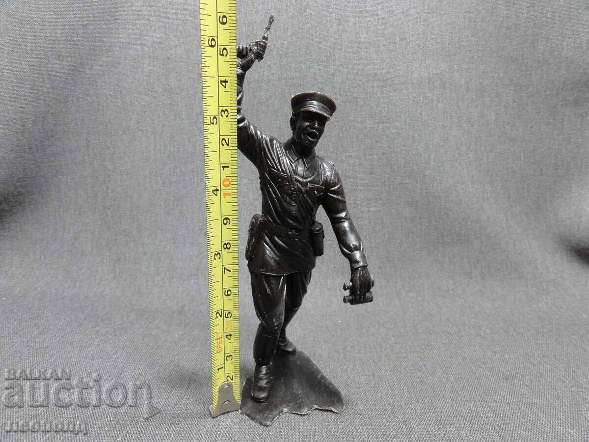 OLD RETRO USSR PLASTIC FIGURE RUSSIAN SOLDIER WWII - 7 OLD RETRO USSR PLASTIC FIGURE RUSSIAN SOLDIER WWII - 7