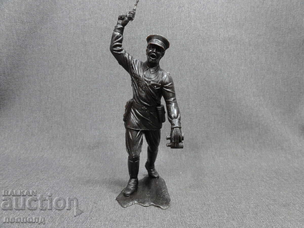 OLD RETRO USSR PLASTIC FIGURE RUSSIAN SOLDIER WWII OLD RETRO USSR PLASTIC FIGURE RUSSIAN SOLDIER WWII