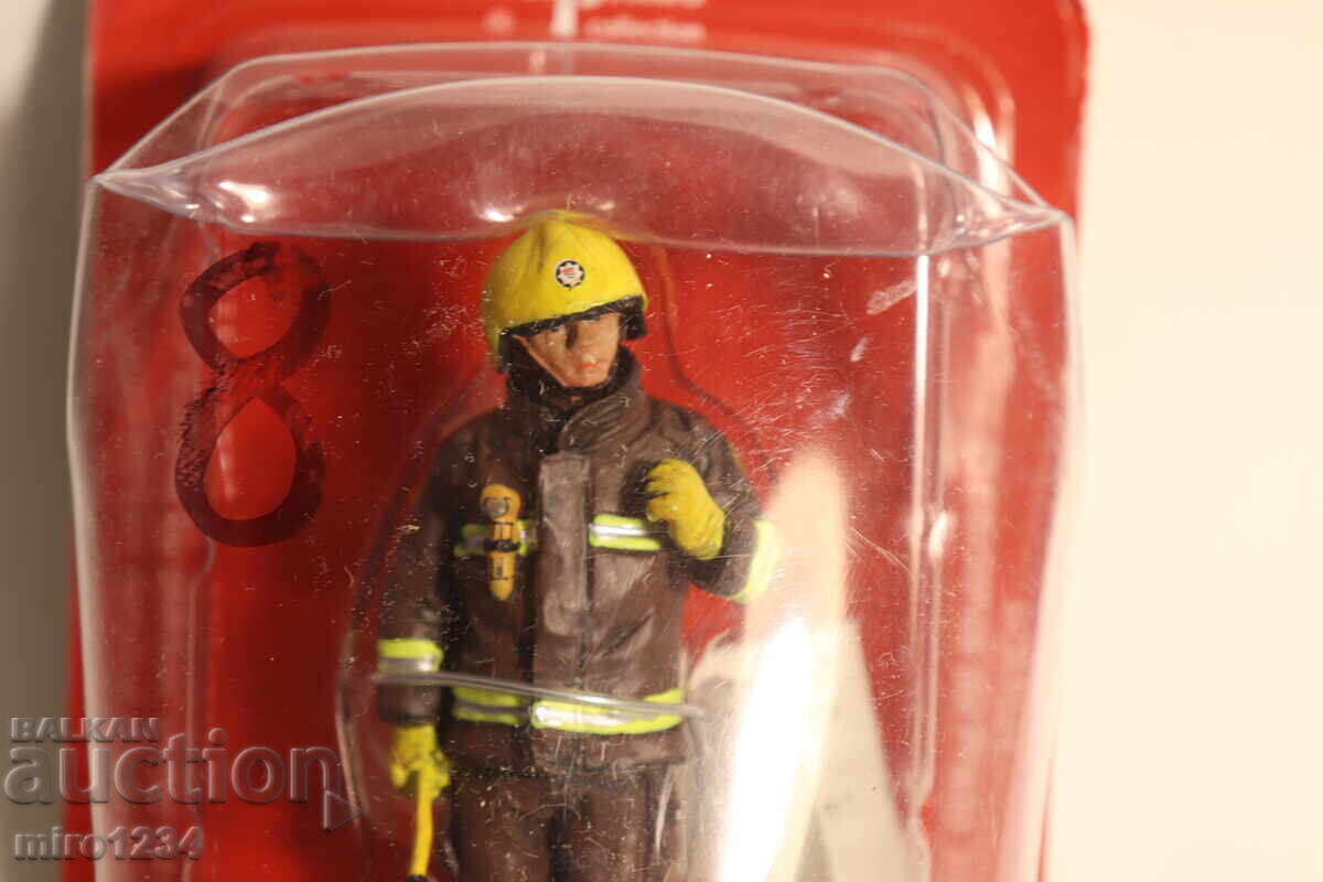 DEL PRADO FIREMAN FIREFIGHTER FIGURINE UNIFORM with price € 0.01 | 0.02 BGN