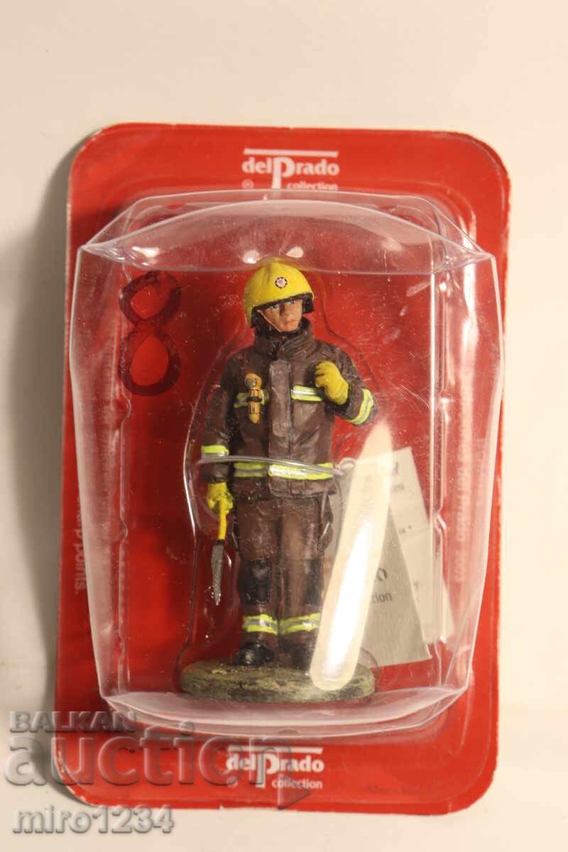 DEL PRADO FIREMAN FIREFIGHTER FIGURINE UNIFORM