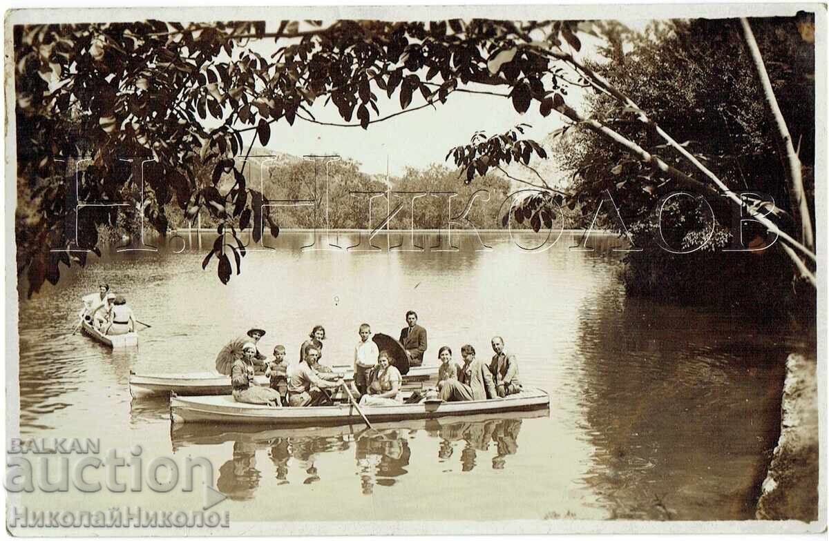 FOTOGRAFIE VECHE KOSTENETS PLIMBARE CU BARCA FOTO ZASHEV J875