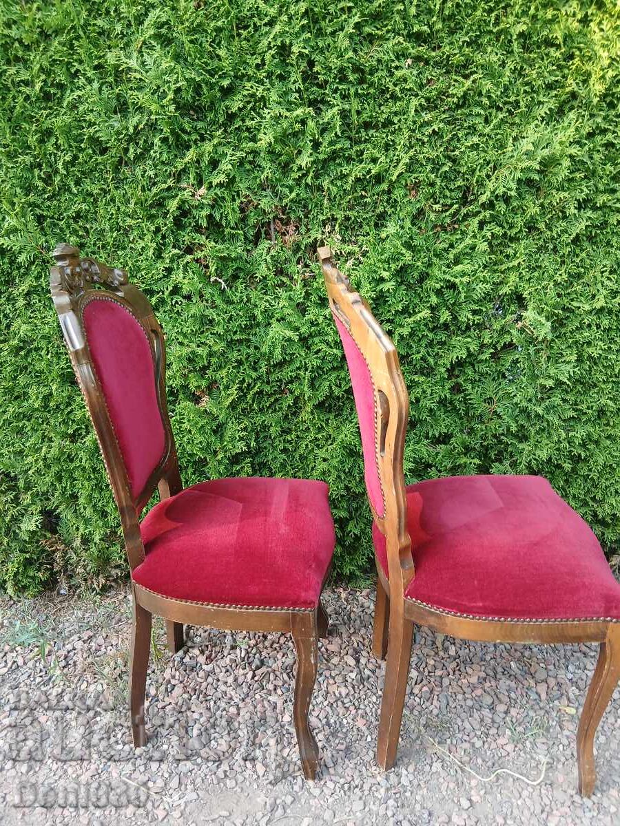 Scaune masive frumoase cu sculptură în lemn cu preț € 0.01 | 0.02 BGN Scaune masive frumoase cu sculptură în lemn cu preț € 0.01 | 0.02 BGN