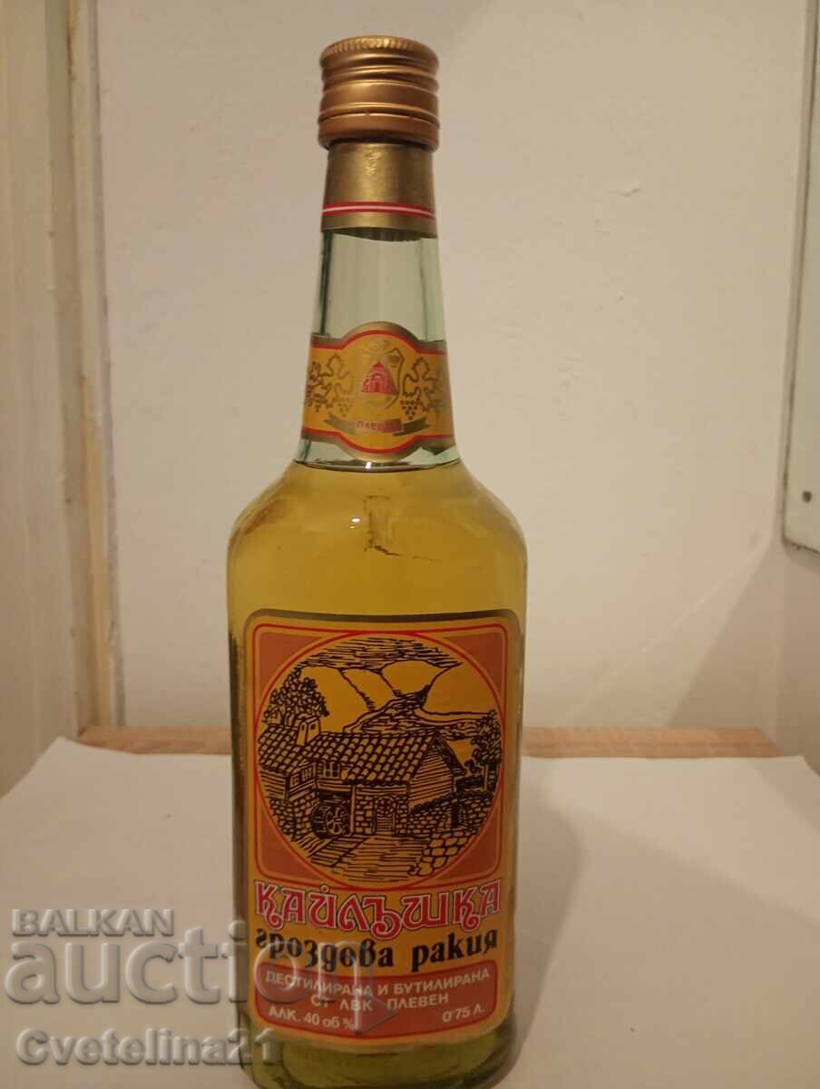 Țuică veche de struguri alcool vechi