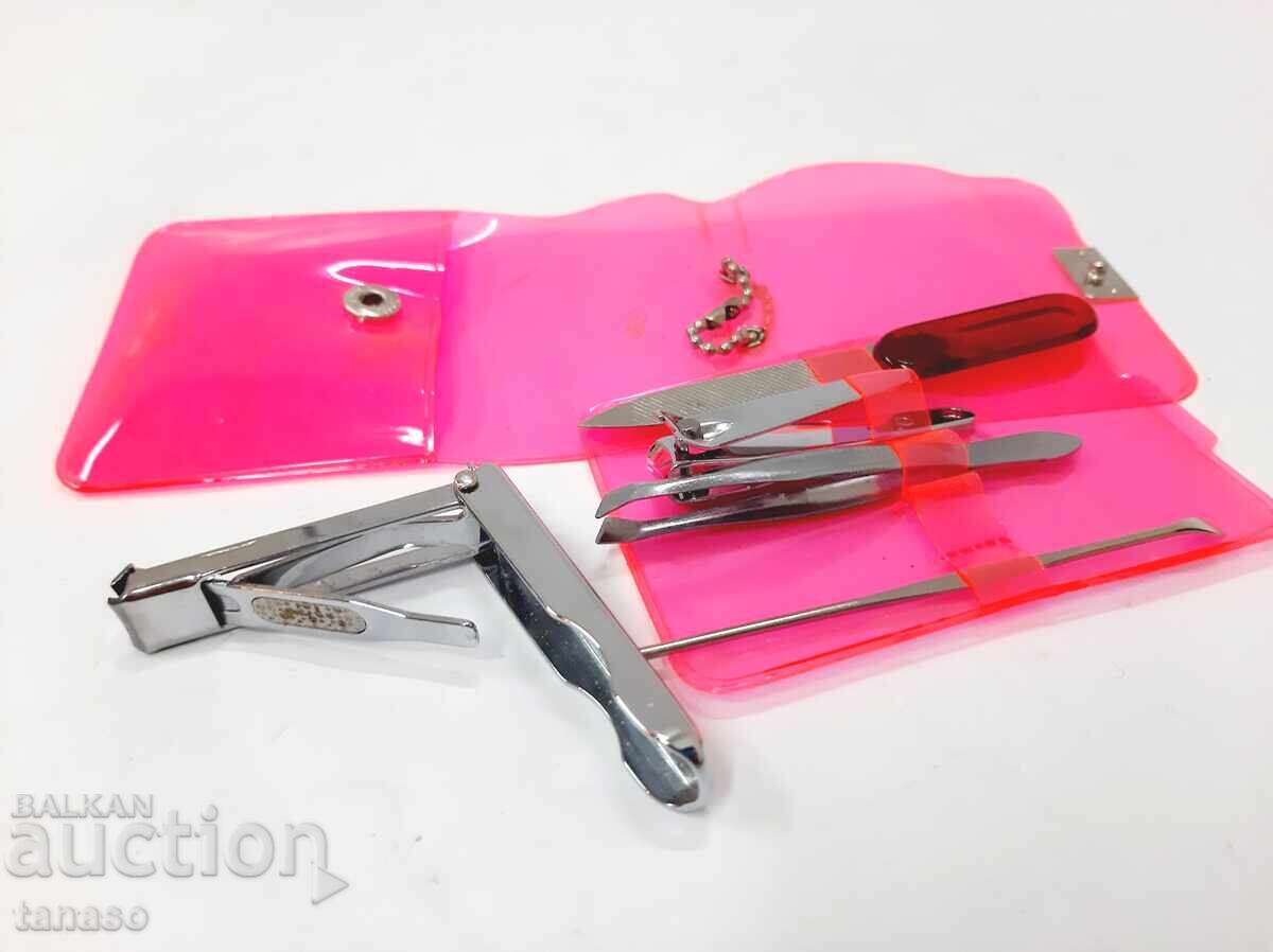 Set instrumente manichiură – 11×7 cm în etui roz