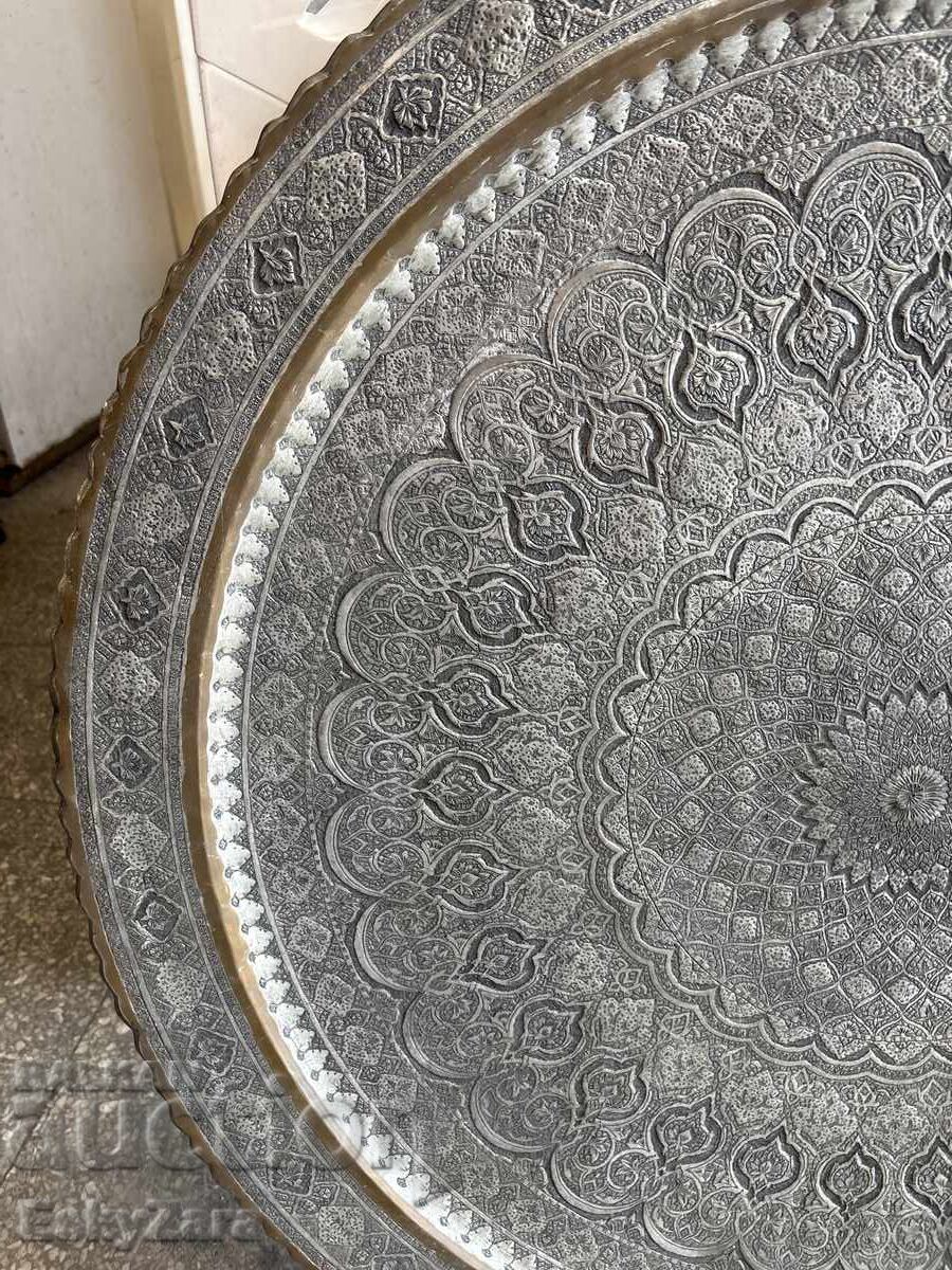 Licitație Tavă decorativă unică din cupru ciocănit (83 cm / 5.8 kg)