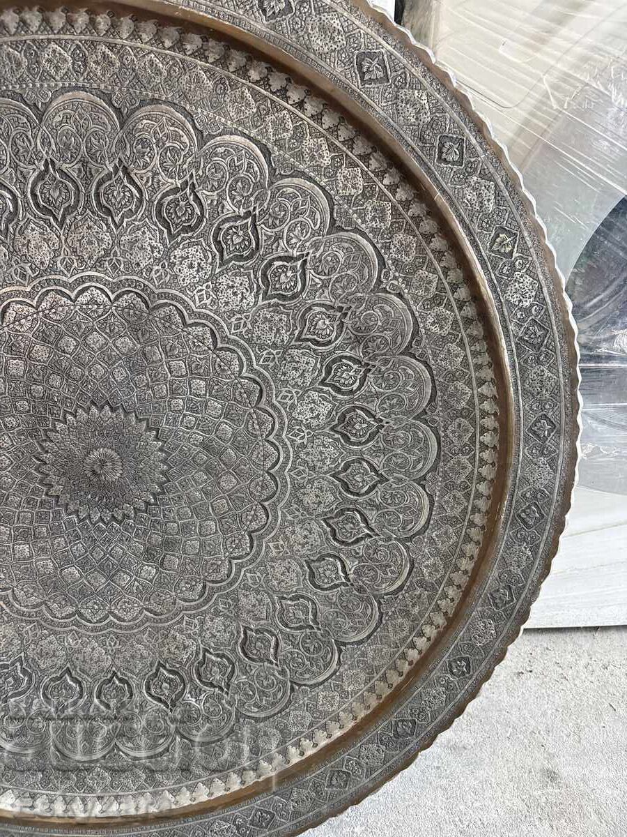 Livrarea Tavă decorativă unică din cupru ciocănit (83 cm / 5.8 kg)