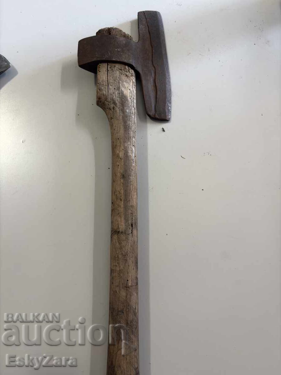 Παλιά πλατιά τσεκούρι / σκεπάρνι για το πελέκημα δοκαριών με σφραγίδα Παλιά πλατιά τσεκούρι / σκεπάρνι για το πελέκημα δοκαριών με σφραγίδα