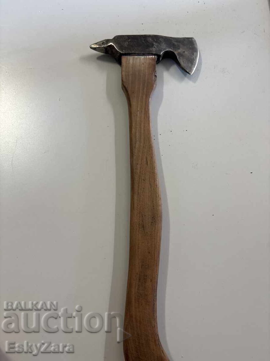 Παράδοση Αρχαίο διακοσμητικό τσεκούρι "Chupaga" (Valaska / Fokos) με ξύλινη λαβή Παράδοση Αρχαίο διακοσμητικό τσεκούρι "Chupaga" (Valaska / Fokos) με ξύλινη λαβή