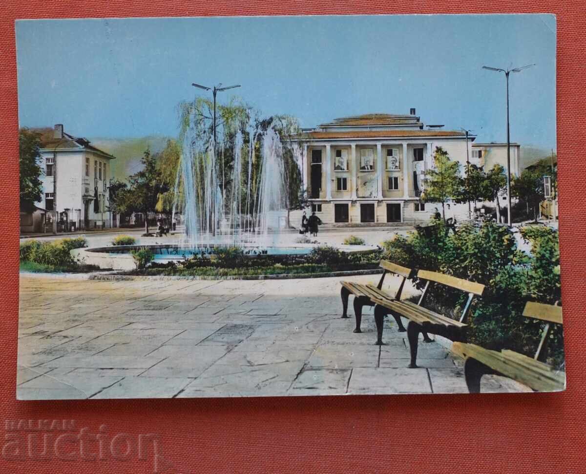 Τρογιάν - Το Θέατρο και το Πολιτιστικό Κέντρο