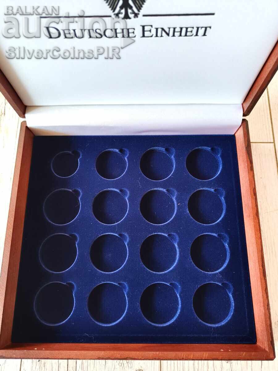 Licitație Cutie de lux pentru 16 monede