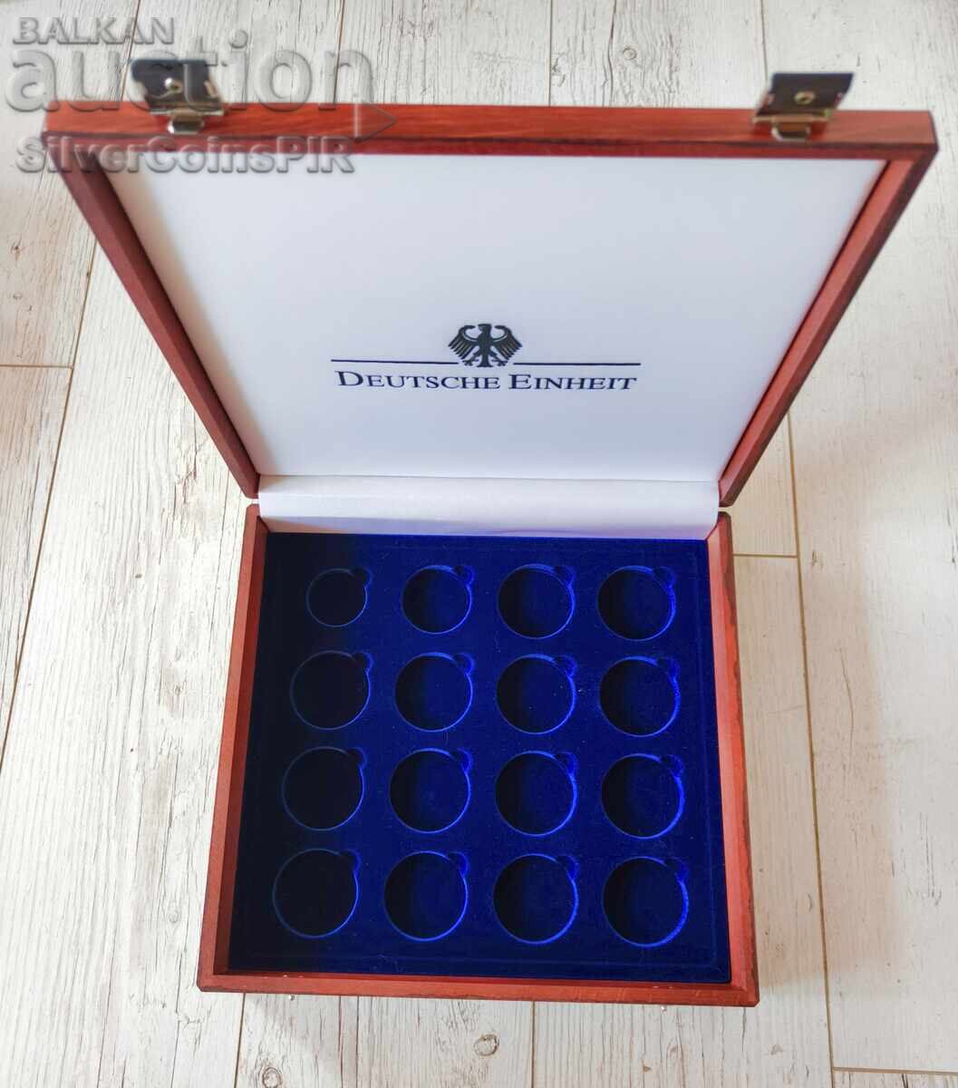 Cutie de lux pentru 16 monede